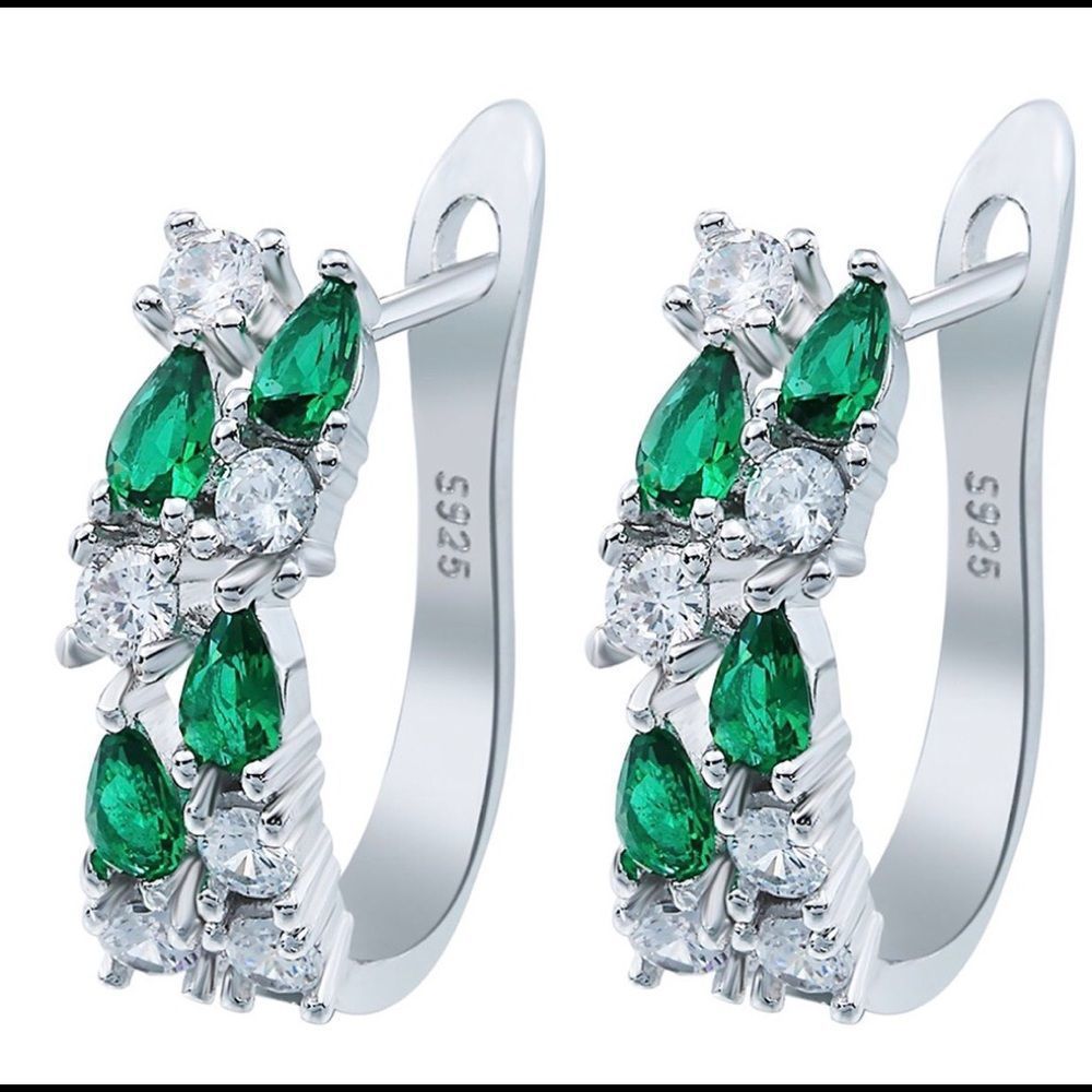 💚 925 sterling silver Rhinestones & emerald fashion earrings 💚